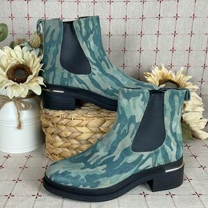 Kenneth Cole New York Levon 2.0 Welt Chelsea Boot Olive Camo Ankle Boots Sz 8